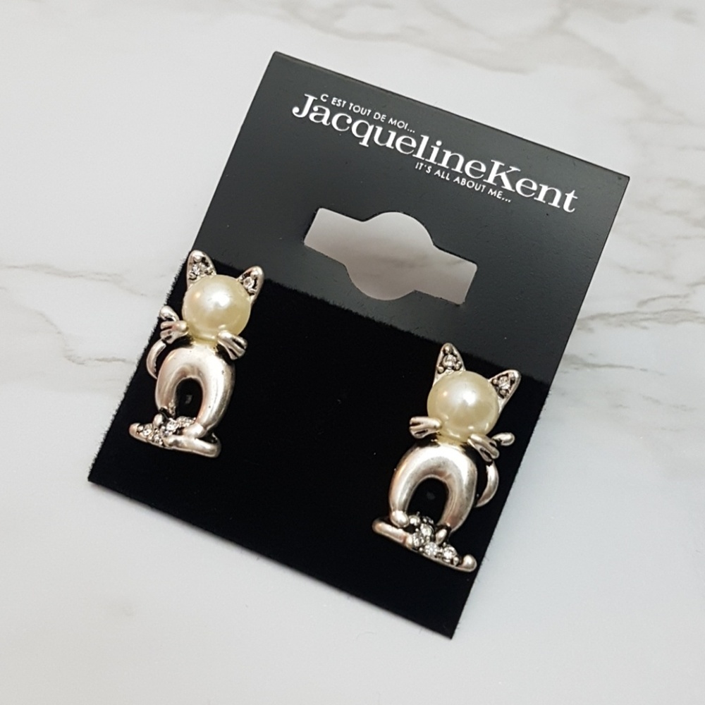Kitty Cat Pearl Silver Studs